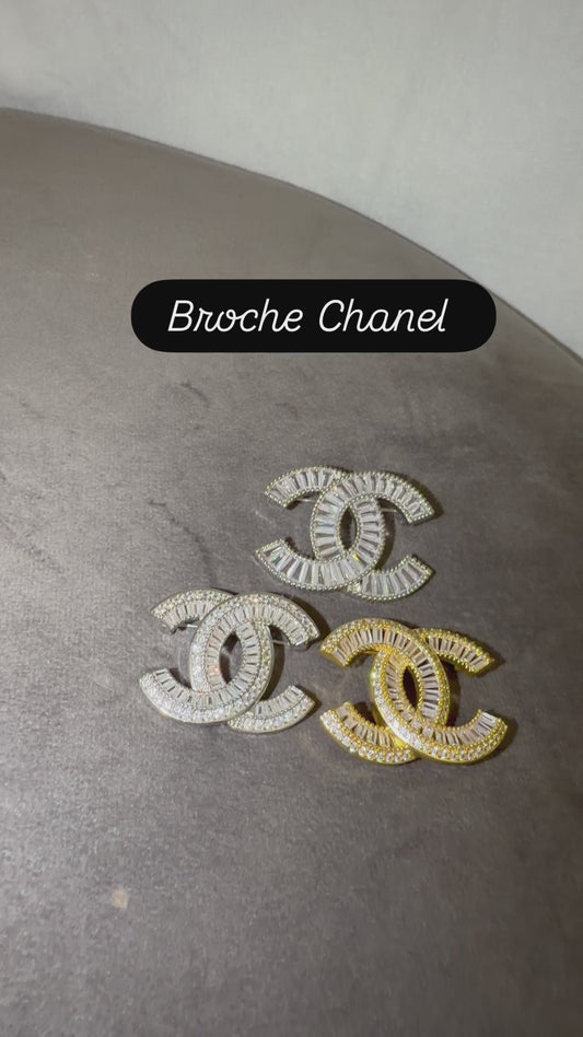 Broche C